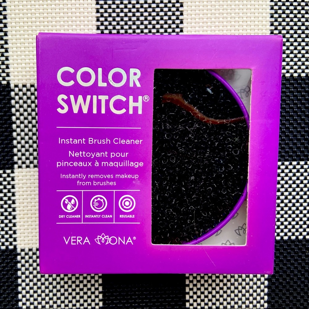 Vera Mona Makeup Brush Color Switch